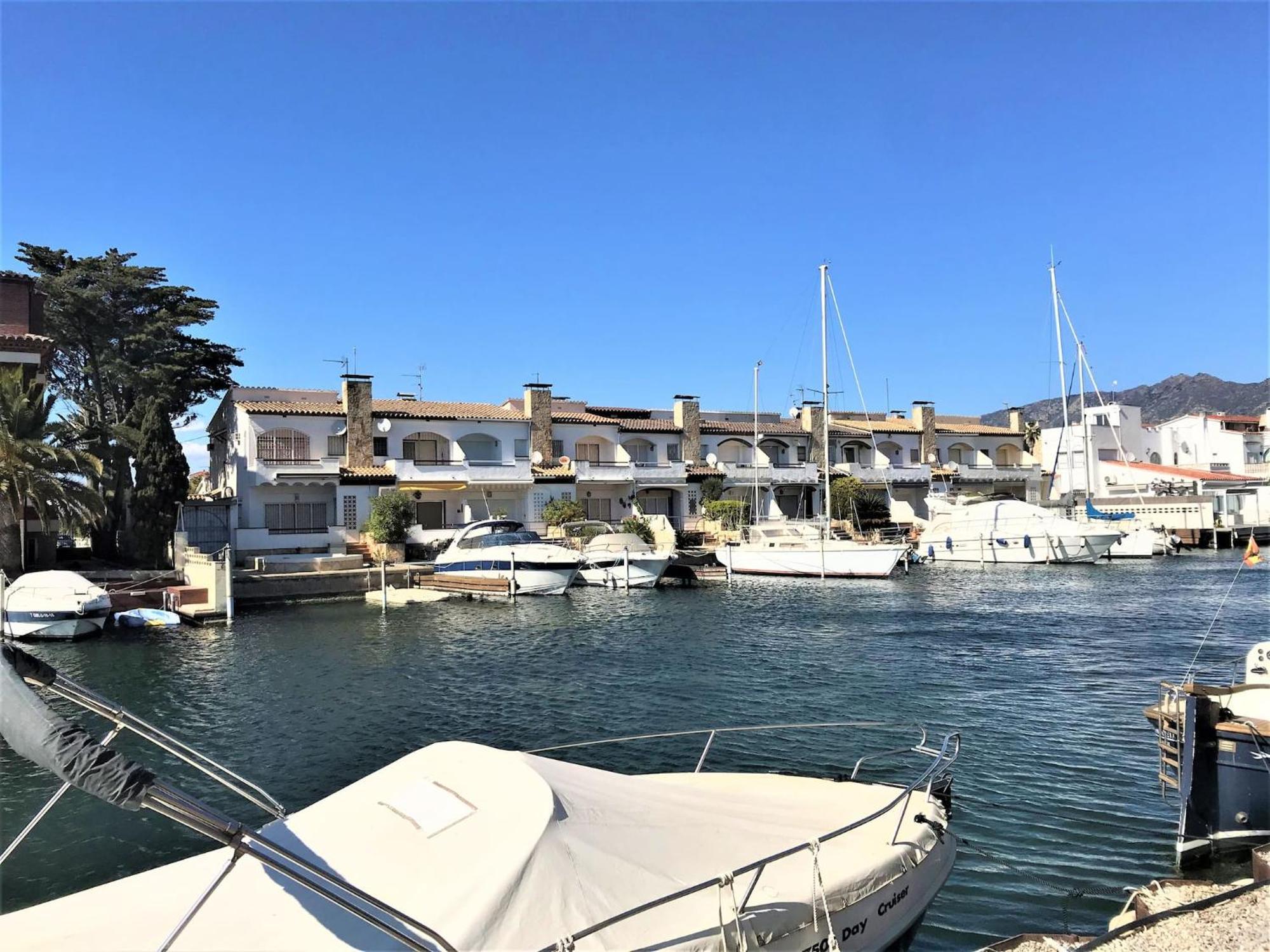 Apartamento En Roses Con Vistas Al Canal Y Piscina Экстерьер фото