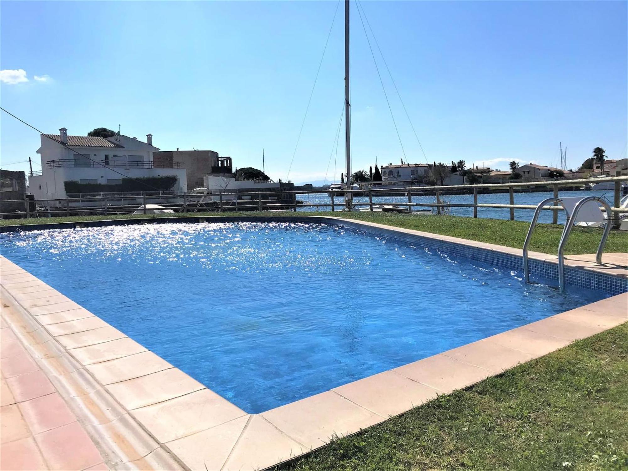 Apartamento En Roses Con Vistas Al Canal Y Piscina Экстерьер фото